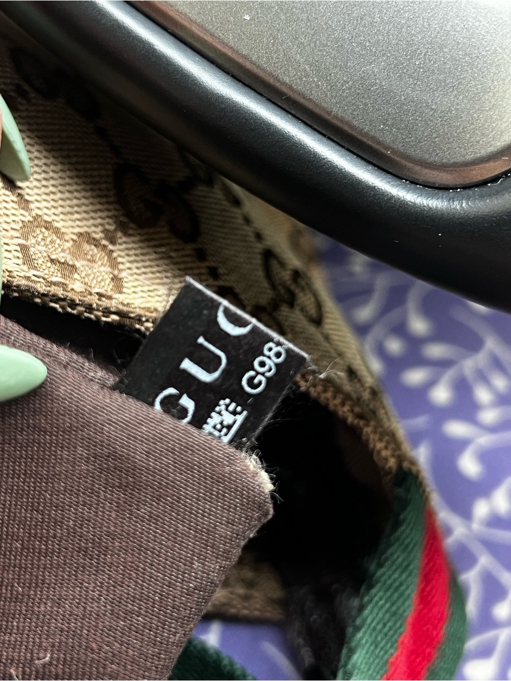 Gucci Beige GG Supreme Crossbody with Green-Red Web Strap - Picture 8 of 10